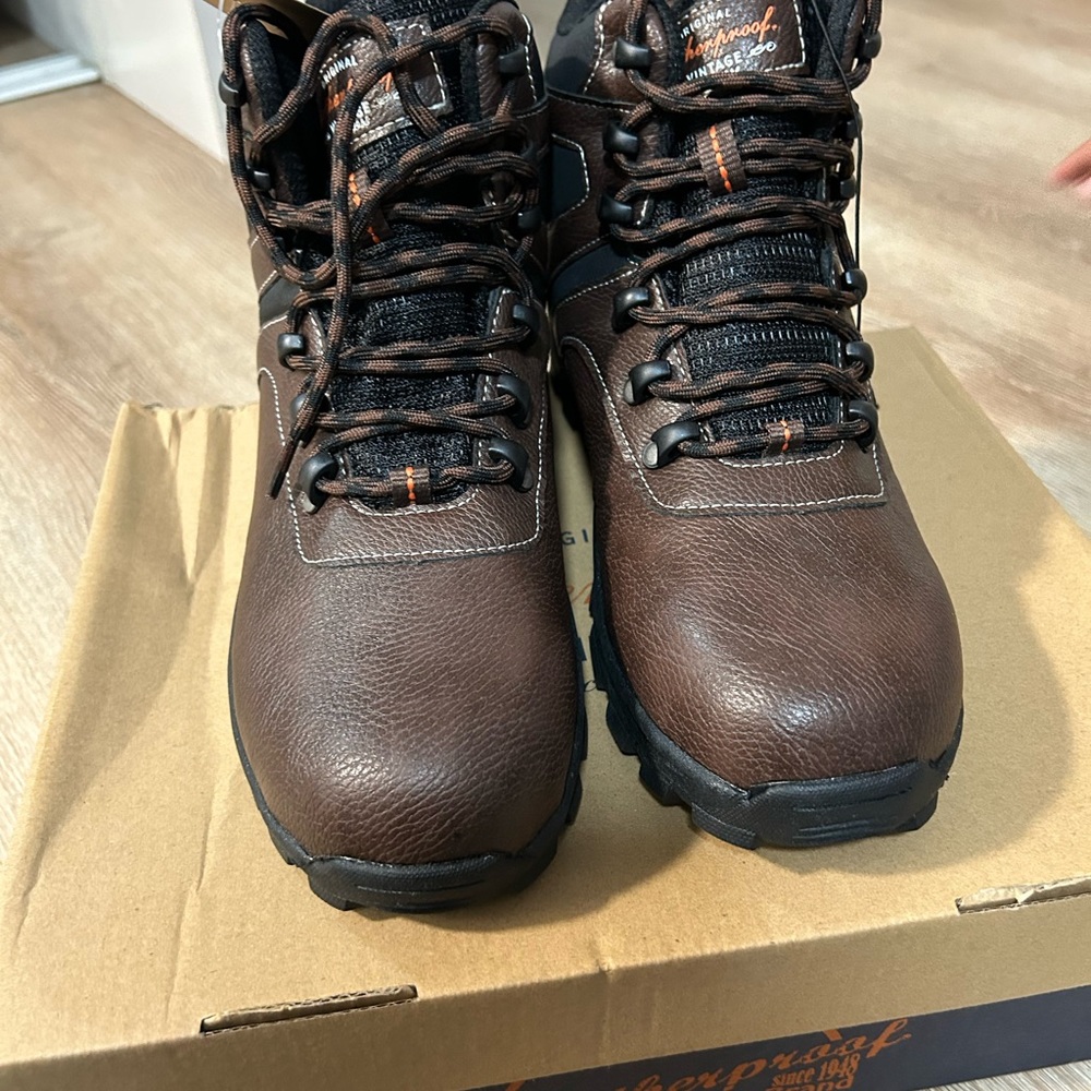 Weatherproof New brown men’s shoes. Size 9. weatherproof
